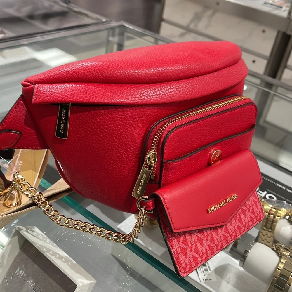 MICHAEL KORS
Maisie Large Pebbled Leather 2-in-1 Sling Pack
Bright Red
NWT - Picture 4 of 16